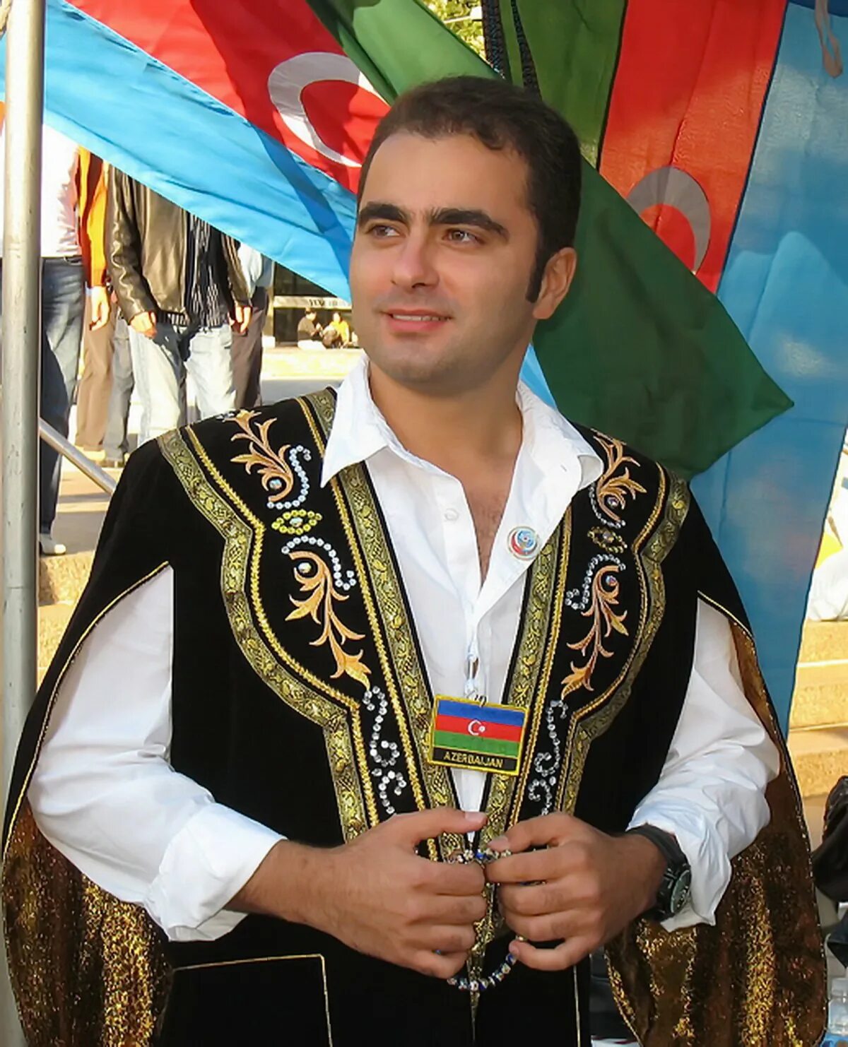 Азейбарджанцы. Азейбарджан национальный костюм. Азейбарджанцы нация. Азербайджан национальный костюм Кюрк чуха. Азербайджан азербайджанский национальный мужской костюм.