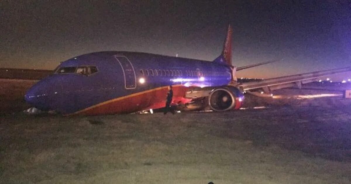 Самолёт boeing 737-800. Катастрофа ил 62. Аэробус 321 кукурузное поле. Самые аварийные самолеты. Аэробус а320 авиакатастрофы.