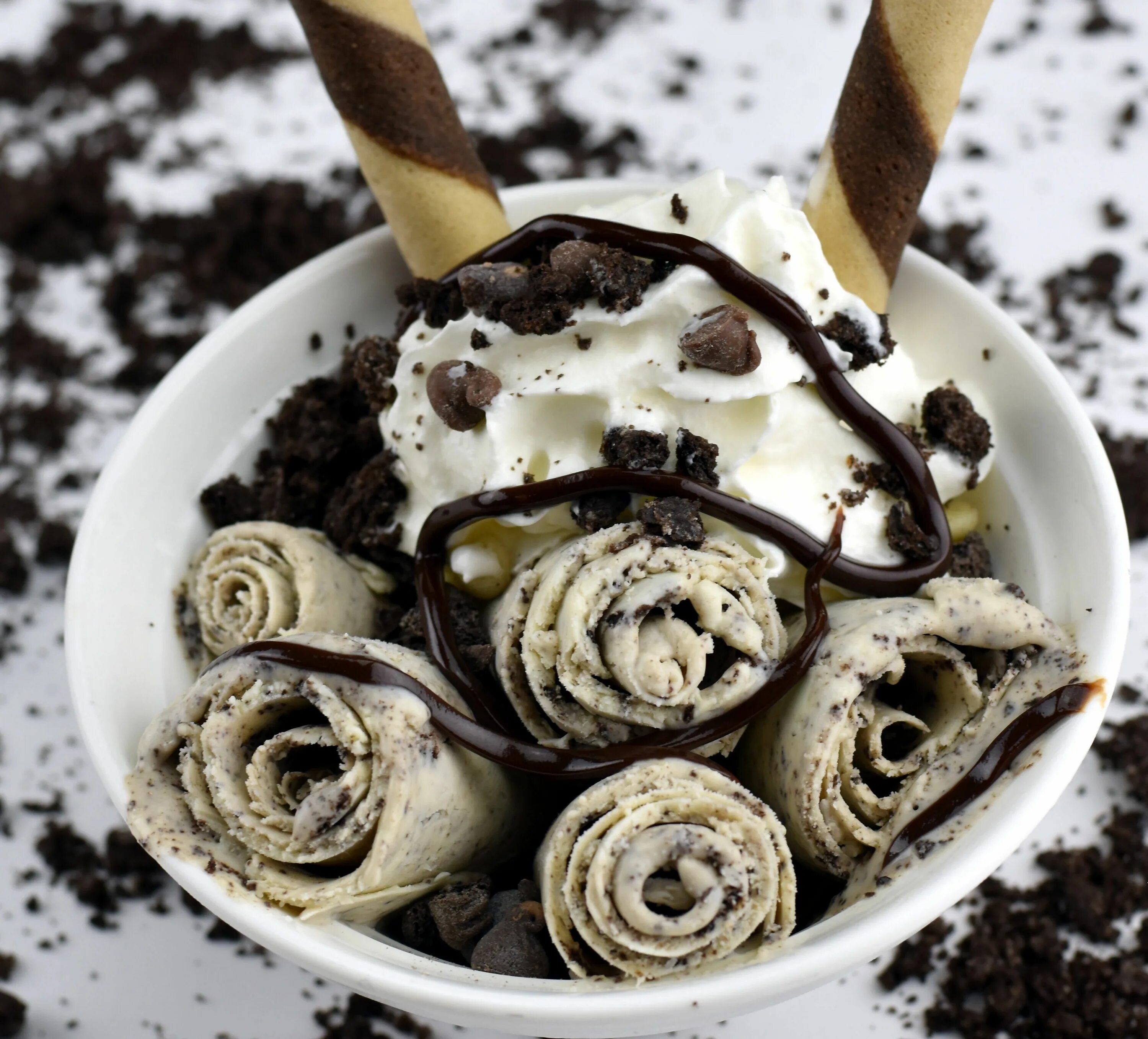 Cream rolls. Oreo Ice Cream Roll. Жареное мороженое Орео. Тайское мороженое. Ice Cream Roll тайское мороженое.