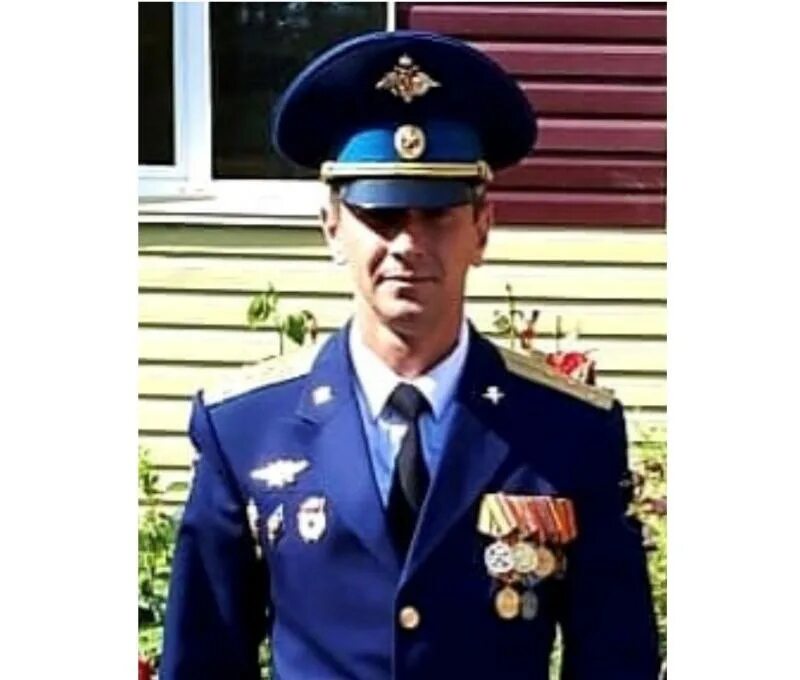 Несколько офицеров. Несколько офицеров