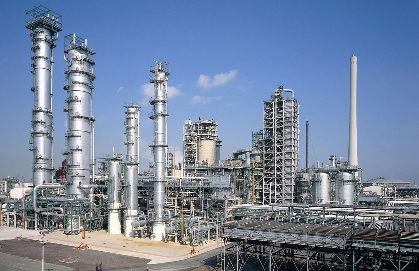Газоперерабатывающий завод казахстан. Ме заводы. Химическая промышленность казахстана. Мнпз изомеризация. Ростовский.