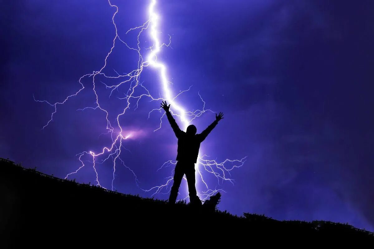 Никола тесла фото. Майкл фарадей клетка фарадея. Анекдот про интернет и электричество. Электричество говорит. Электричество говорит.