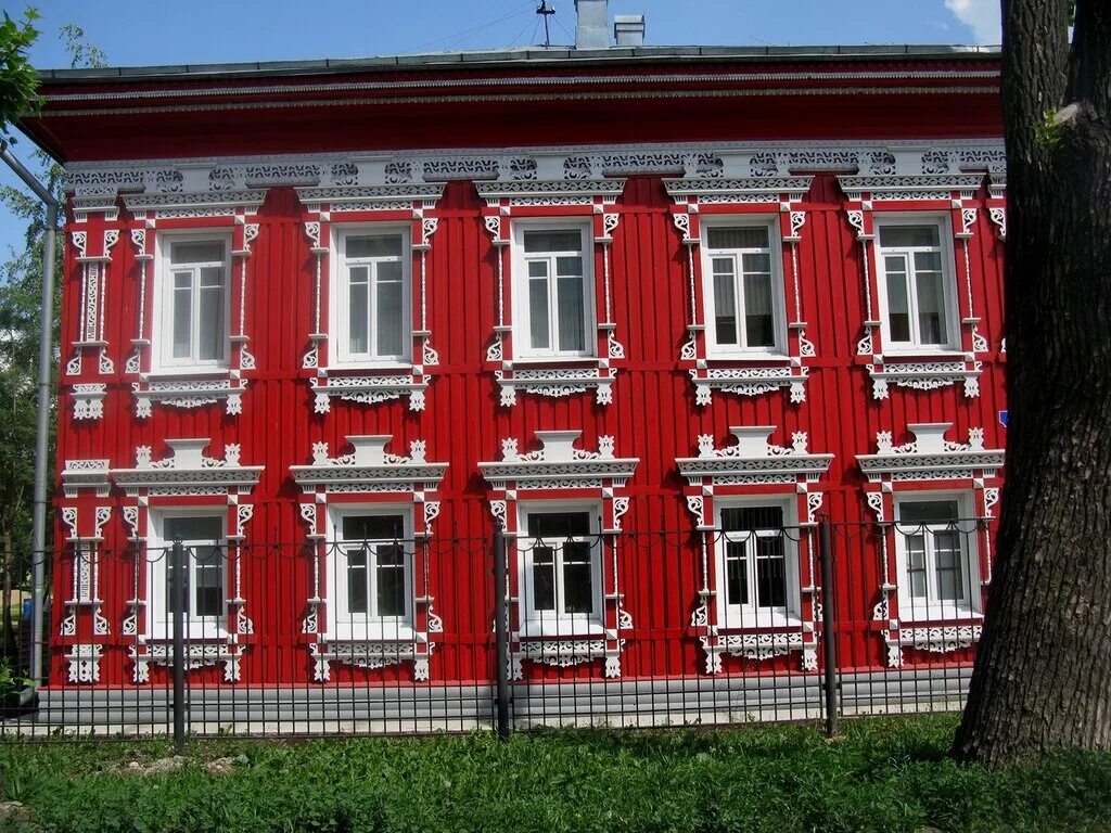Дом тихановского вологда. Вологодское деревянное зодчество резной палисад. Вологодское деревянное зодчество резной палисад. Деревянная архитектура вологды. Вологда улица герцена 63.