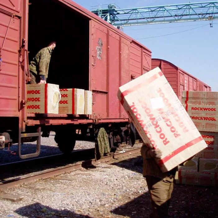 Прием груза вагонами. Разгрузка вагонов. Погрузка разгрузка вагонов. Разгруженный вагон. Грузчик вагонов.