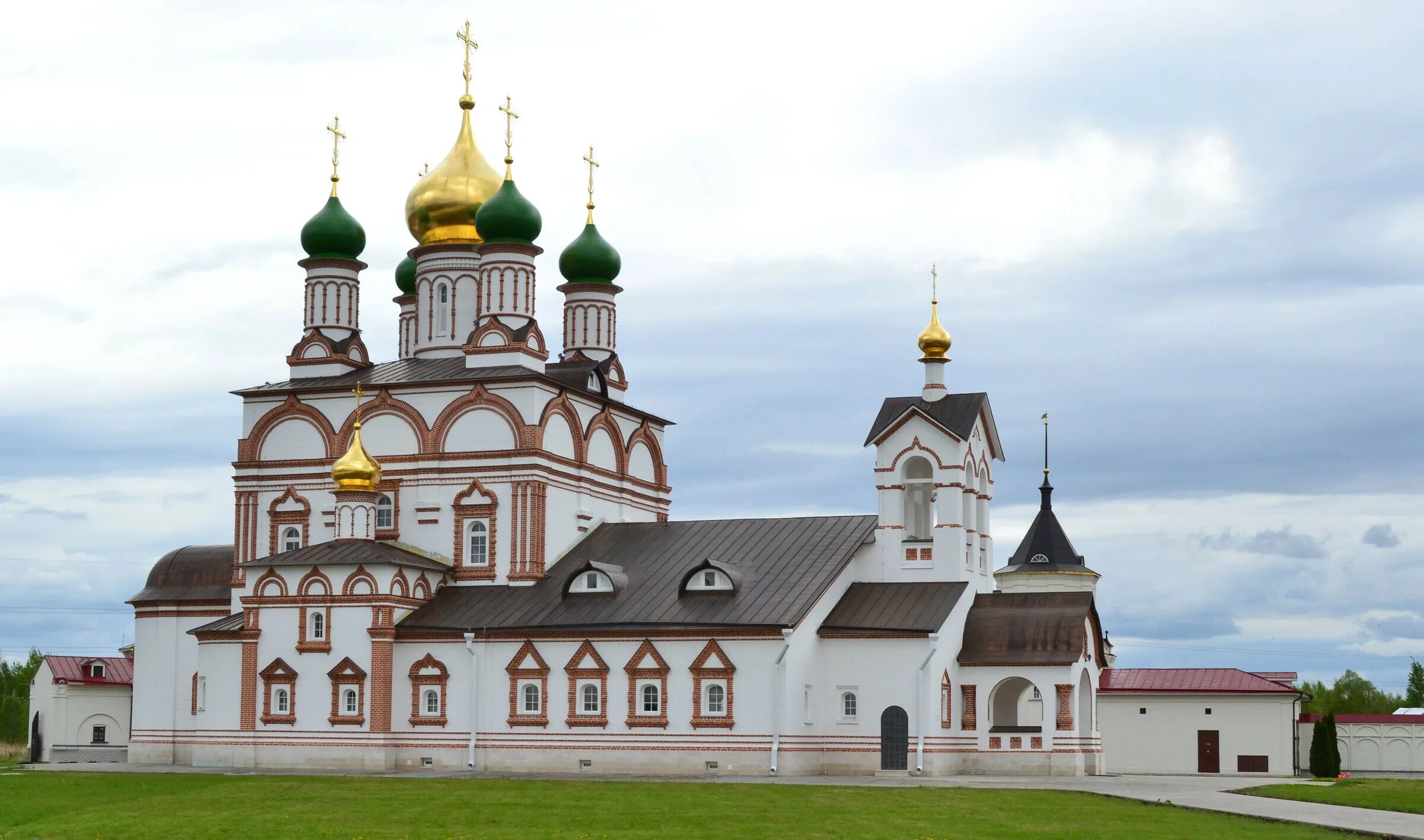 Троице-Сергиев Варницкий монастырь. Ростов Великий монастырь Сергия Радонежского. Троицкий монастырь Сергия Радонежского. Варницкий монастырь Ростов Великий.