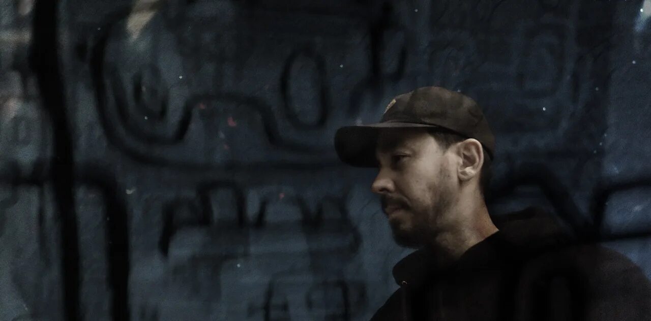 Post traumatic. Солист линкин парк Майк Шинода. Майк Шинода Post traumatic. Mike Shinoda 2004. Mike Shinoda 2002.