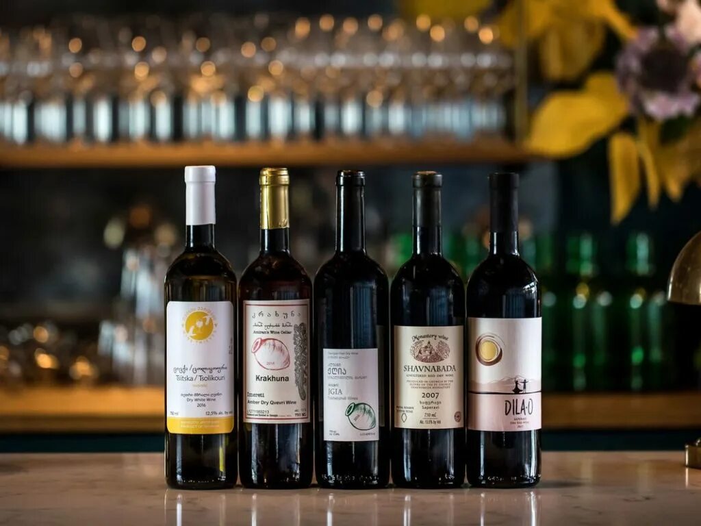 Лучшие вина грузии. Хванчкара Georgian Wine. Грузия Тбилиси винодельня. Грузия Тбилиси вино. Цинандали вино Kvareli.