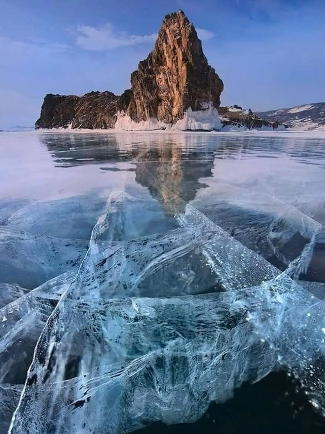 Озеро Байкал. Сибирь Байкал. Озеро Байкал природа. Озеро Байкал озёра. Lake baikal russia