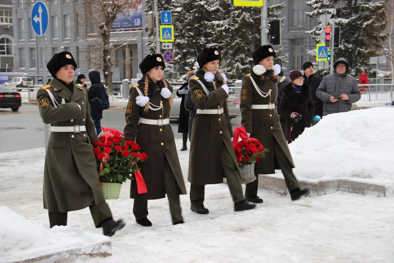 День героя 10 декабря. Герои Отечества фото. День героев Отечества фото. Возложение к бюсту Покрышкина. Прошел день героев