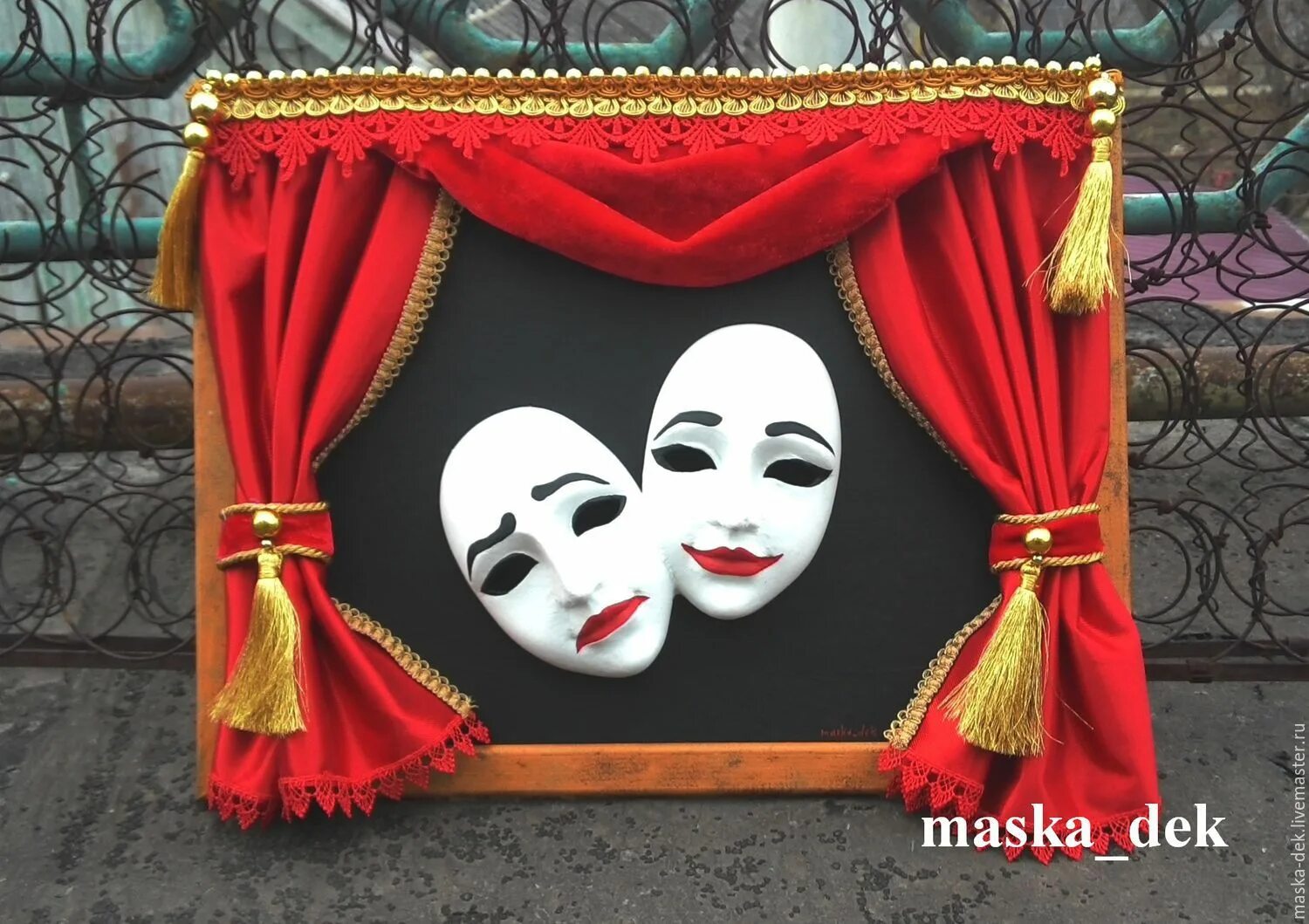 Украшение зала в стиле цирк. Декор для театра. Фотозона в доме культуры. Фотозона на тему театр. Украшение сцены.