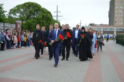 Почтили минутой