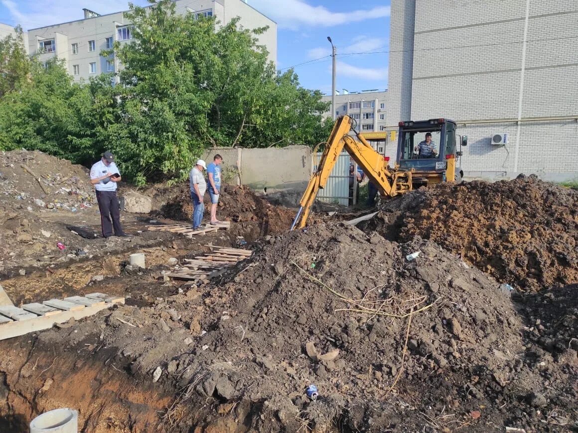 Обстреливают Строителей которые тянут водовод. Фото жителей и Строителей. Жители ряда улиц останутся без воды. Новости Бокино. Новости без воды