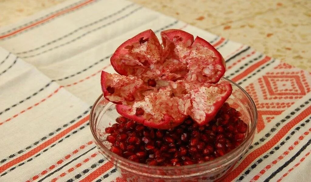 Гранатовые корки. Гранатовые корки от. Настой гранатовых корок. Гранатовые корки отзывы. Гранат кожура.