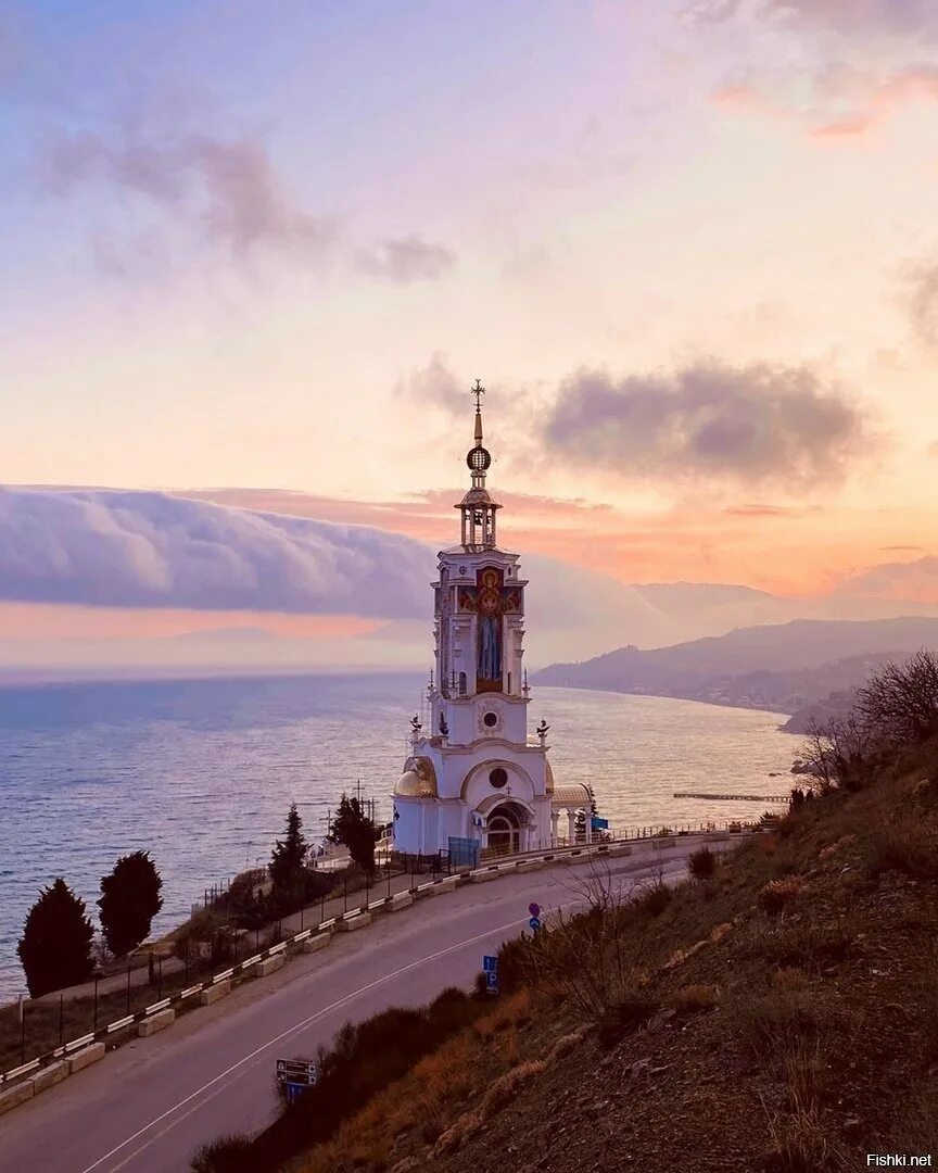 Храм-маяк николая чудотворца в малореченском. Храм-маяк николая чудотворца в малореченском. Храм маяк святого николая чудотворца крым. Храм маяк в крыму малореченское. Храм маяк в крыму.