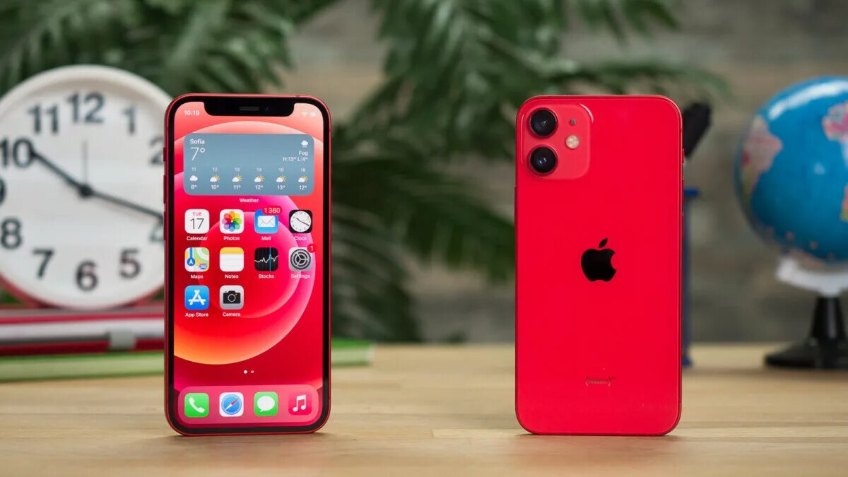 Apple iphone 13 Mini. Iphone 13 Mini Red. Iphone 13 и iphone 13 Mini. Iphone 13 Mini красный. 13 мини купить 128 гб