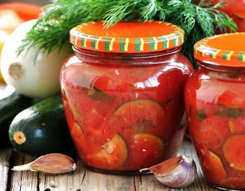 Очень вкусные рецепты помидор на зиму. Салатные помидоры на зиму. салаты из помилорна зиму. салат из помидор на зи у. закрутки из помидоров на зиму.