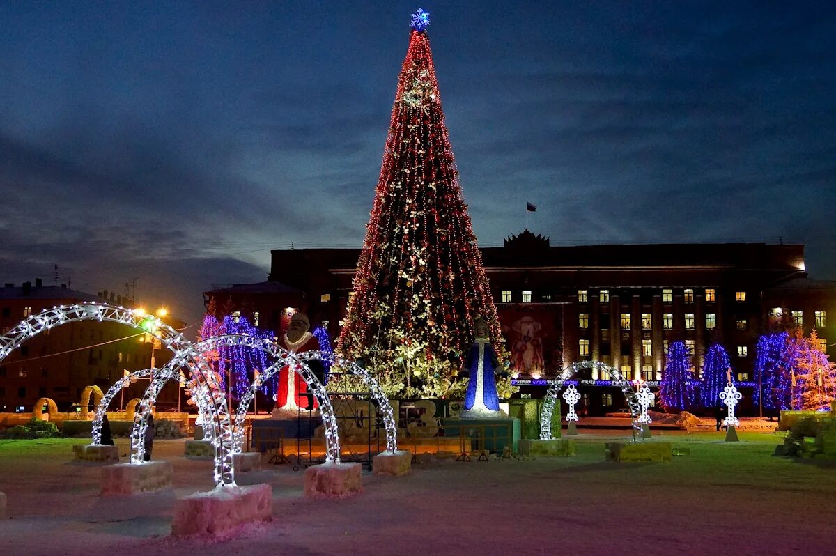 город киров в новый год. театральная площадь киров 2022. театральная площадь киров новый год. театральная площадь 2018 киров. зима киров новый год.