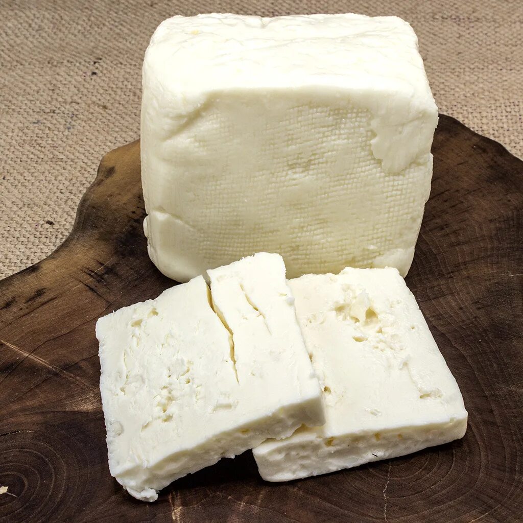 сыр белый квадратный. супер сыр белой вдовы. сыр блё д'овернь. сыр вдовы. Feta cheese.