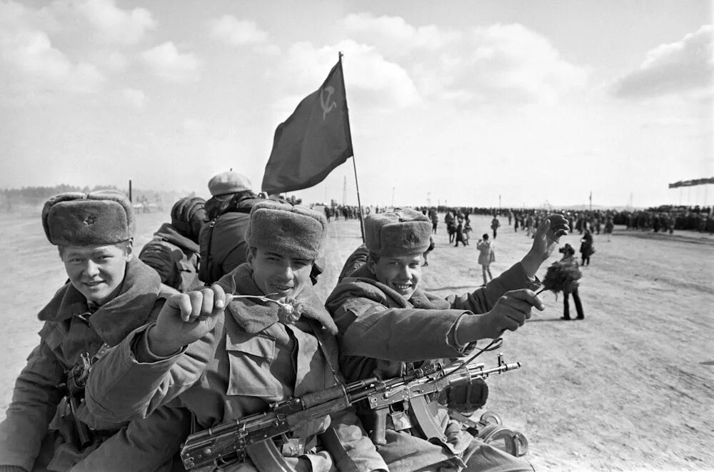 Советская армия. Советские войска в Афганистане. Солдат СССР. Советские солдаты в Афганистане.