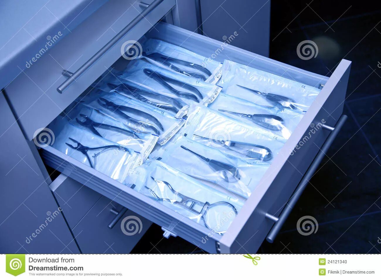 Шкаф для хранения стоматологических инструментов. Шкаф для хирургических инструментов. Хранение хирургических инструментов. Хирургический шкаф для хранения инструментов.