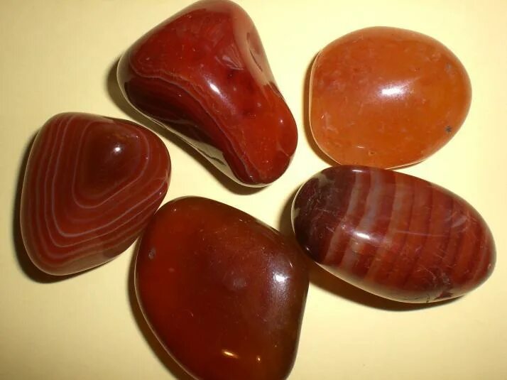 арахисовый обсидиан. камни галтовка самоцветы. коричневый камень как называется. самоцветы камни бычий глаз. коричневый камень как называется.