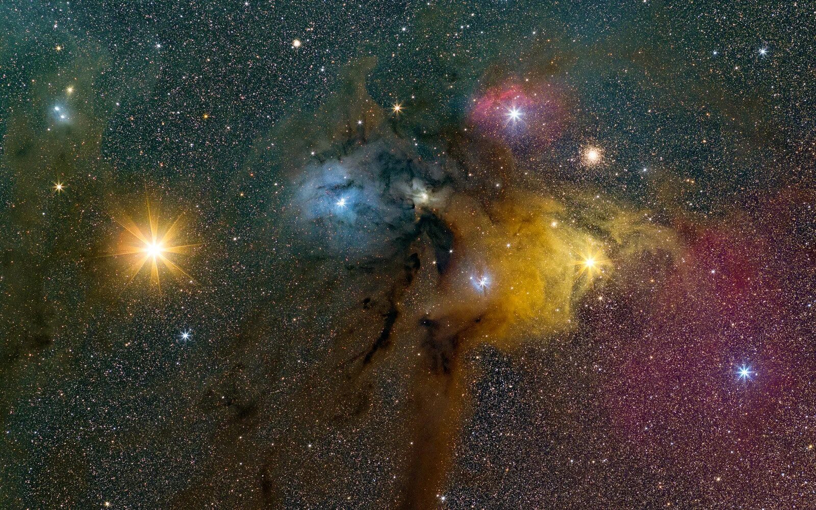 Включи новые звезды. Молекулярное облако РО Змееносца. Молекулярное облако РО Змееносца в созвездии. Туманность РО Змееносца. Антарес скопление.