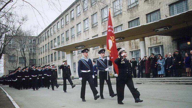 Факультеты владивостока. Мыс Чумака 1а Владивосток ВМШ. Владивостокская Мореходная школа. Мореходная школа мыс Чумака. МГУ Владивосток преподаватели.