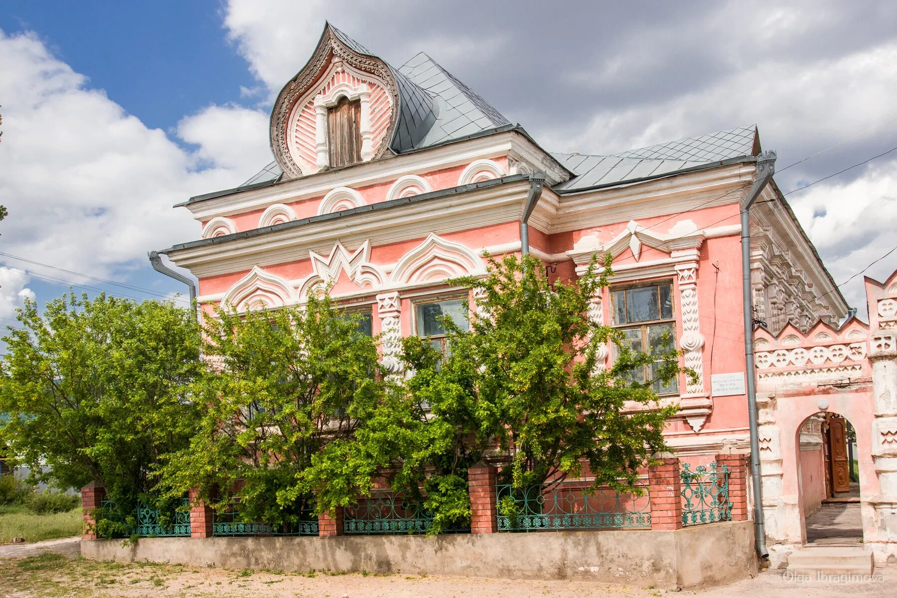 Дом купца Жемарина Дубовка. Купеческий дом в Дубовке Волгоградской области. Дом купца Жемарина в Дубовке Волгоградской области. Храм Святой Живоначальной Троицы Дубовки Волгоградской области.