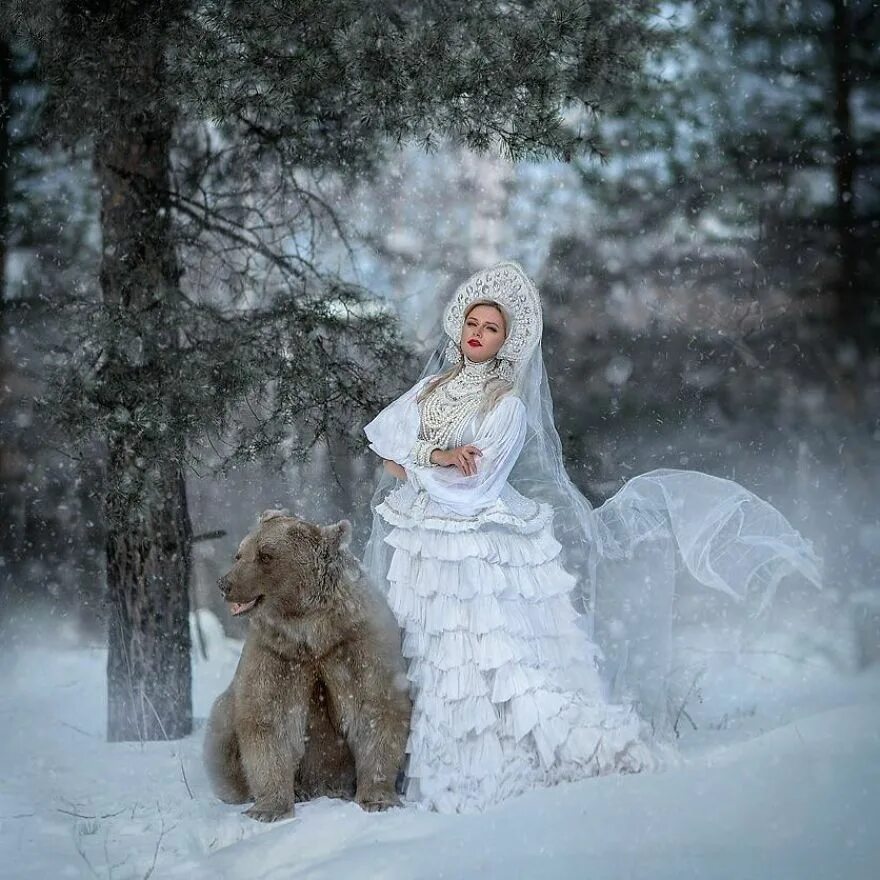 Зимняя фотосессия с медведем.