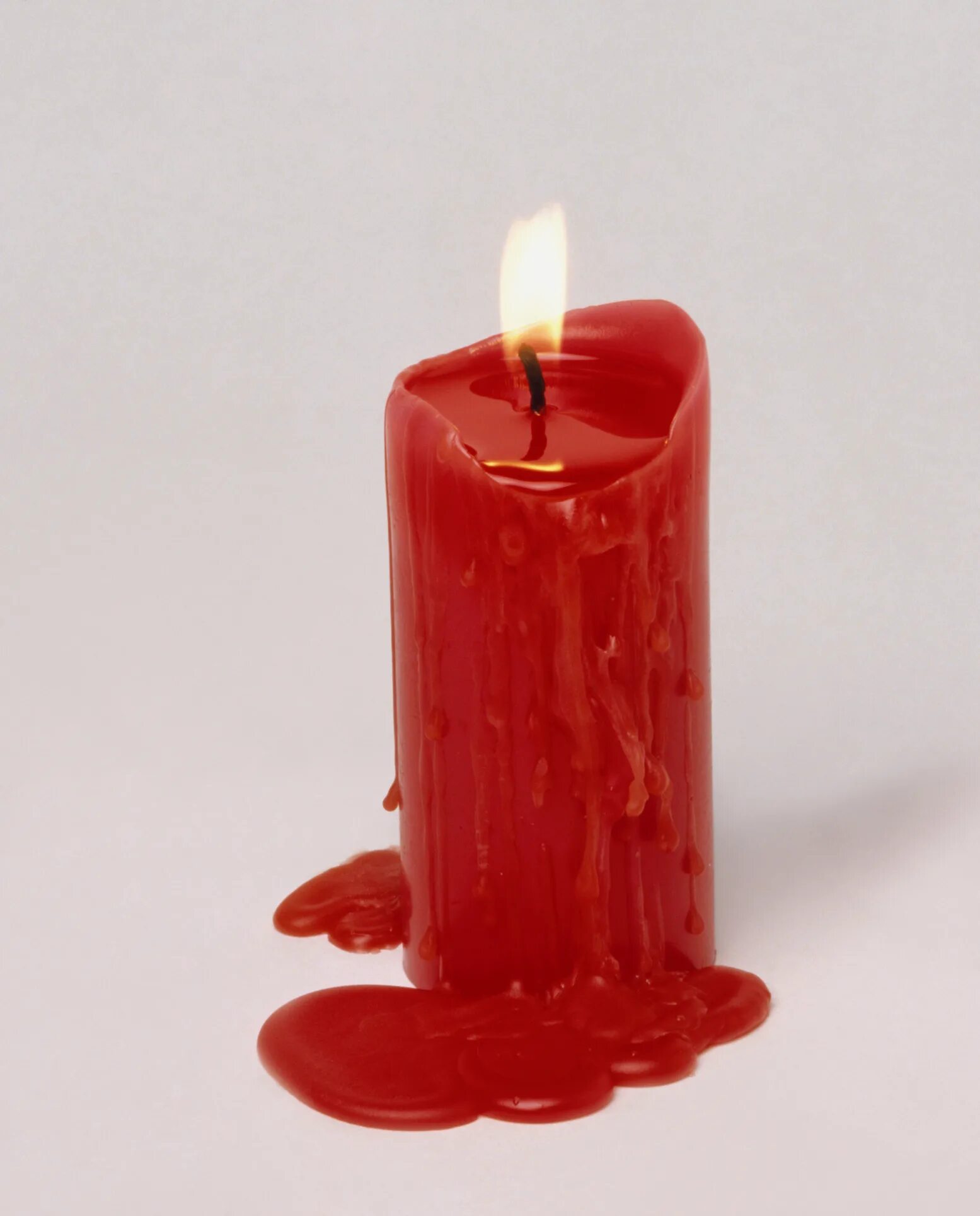 Красная свеча. Воск для свечей. Восковые свечи. Свечи красные восковые.