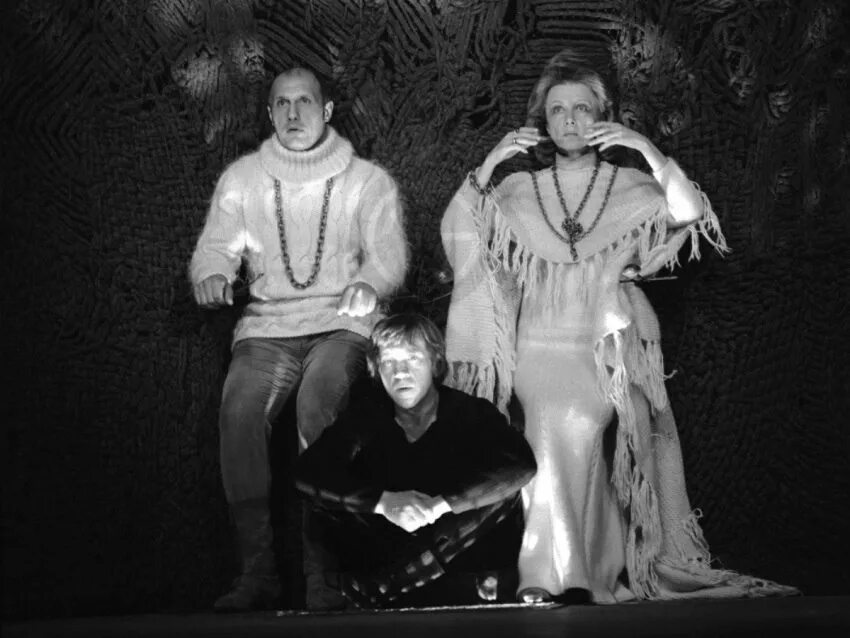 Владимир высоцкий в театре на таганке. Гамлет таганка. Гамлет таганка. Давид боровский гамлет занавес. Владимир высоцкий в театре на таганке.