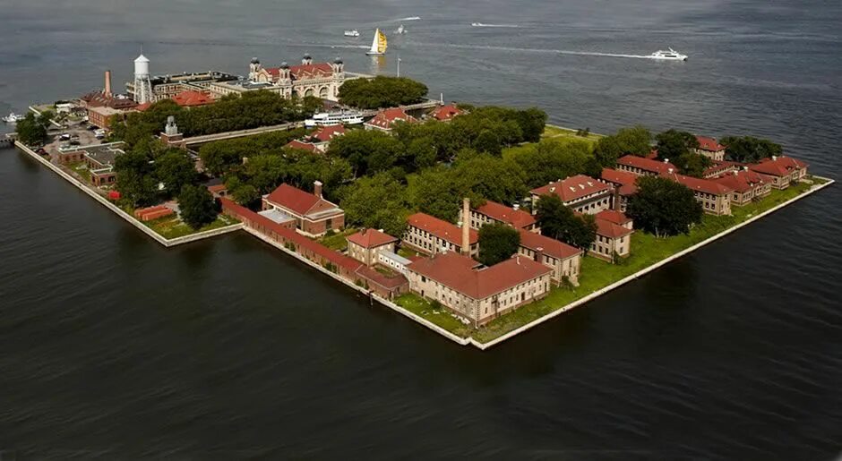 Ellis island. Эллис Айленд. Эллис в Нью Йорке. Остров Эллис США. Национальный монумент острова Эллис.