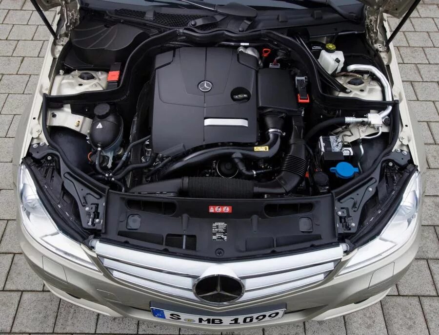 C180 двигатель. 2 дизель мотор. W205 c180 подкапотное. Двигатель мерседес а 180. Mercedes c180 w204 мотор.