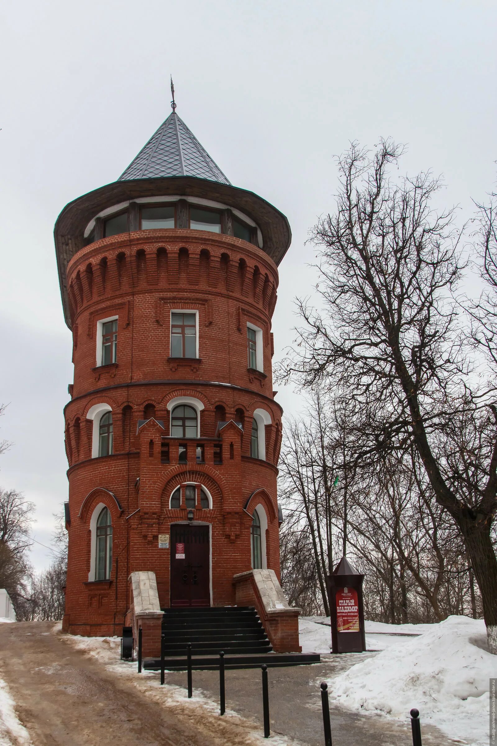 Тула водонапорная башня жилой дом. Водонапорная башня томск лунев. Жилая водонапорная башня в бельгии. Водонапорная башня на станции ояш. Водонапорная башня хабаровск.