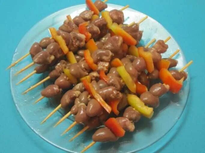 Куриные сердечки соевый соус шашлык. Шашлычки из куриных сердечек на шпажках в духовке. куриные сердечки на шпажках. куриные сердечки на шпажках в духовке. куриные сердечки на шампурах.