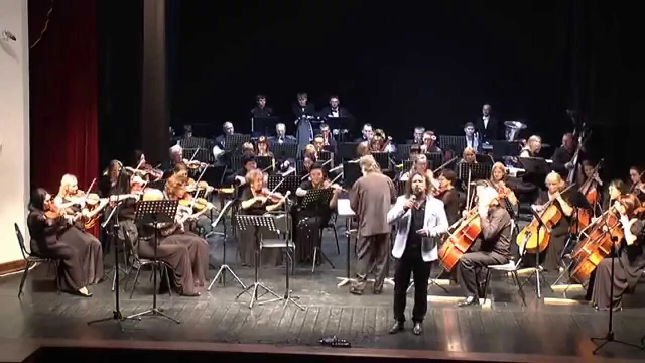 Симфонический оркестр владивосток состав. Эстрадный оркестр приморской краевой филармонии. Филармония владивосток дирижер. Оркестр владивосток. Оркестр владивосток.