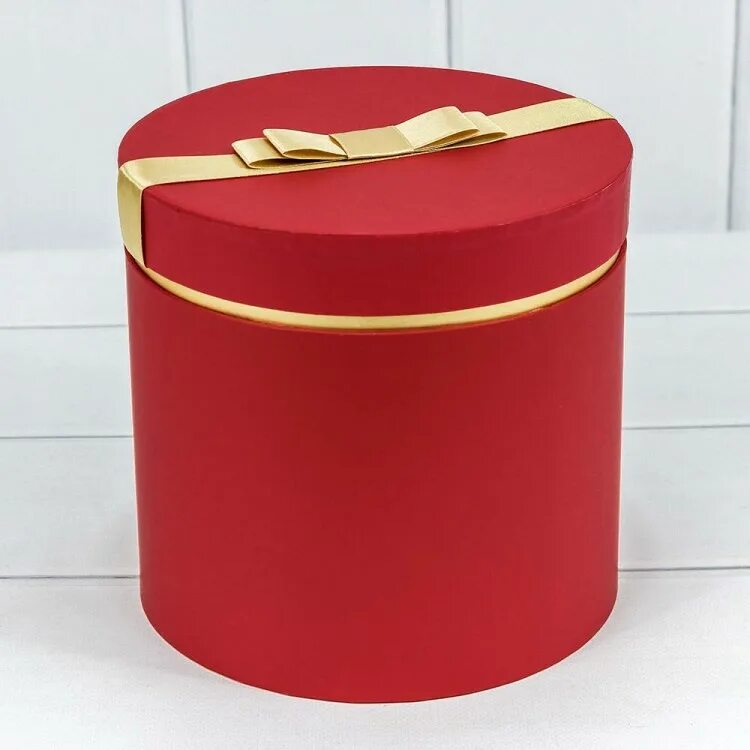 Лента на круглой коробке. Круглые коробочки для подарков. Круглая коробка с бантом. Коробки подарочные круглые с бантами. Коробка круглая подарочная с бантиком.