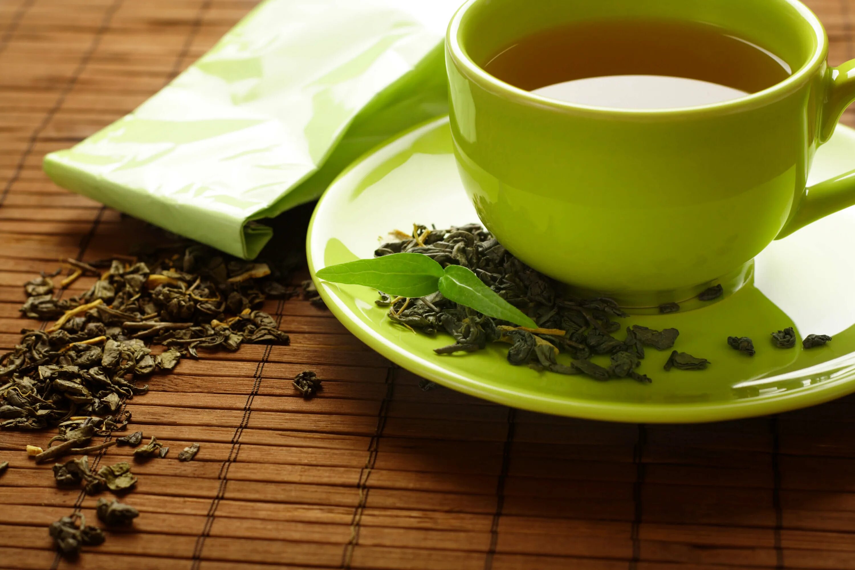 Чай. Зеленый чай. Чашка зеленого чая.