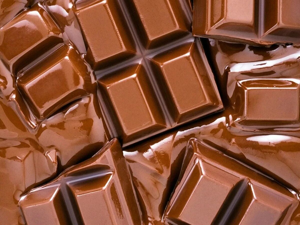Растаявший шоколад. Шоколад. Молочный шоколад. Красивый шоколад. Плавление шоколада.