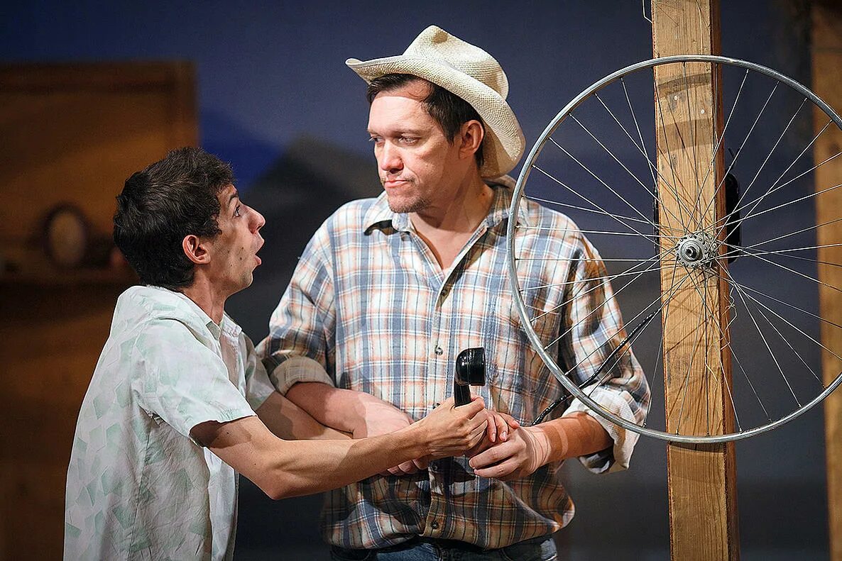 Продавец дождя спектакль театр дождей. Театр сфера спектакли. Продавец дождя спектакль нижний новгород театр драмы. Продавец дождя молодежный театр. Продавец дождя театр дождей.