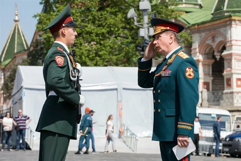 Росгвардия макрон солдатики. Генеральские Лампасы. Форма Генерала Росгвардии.