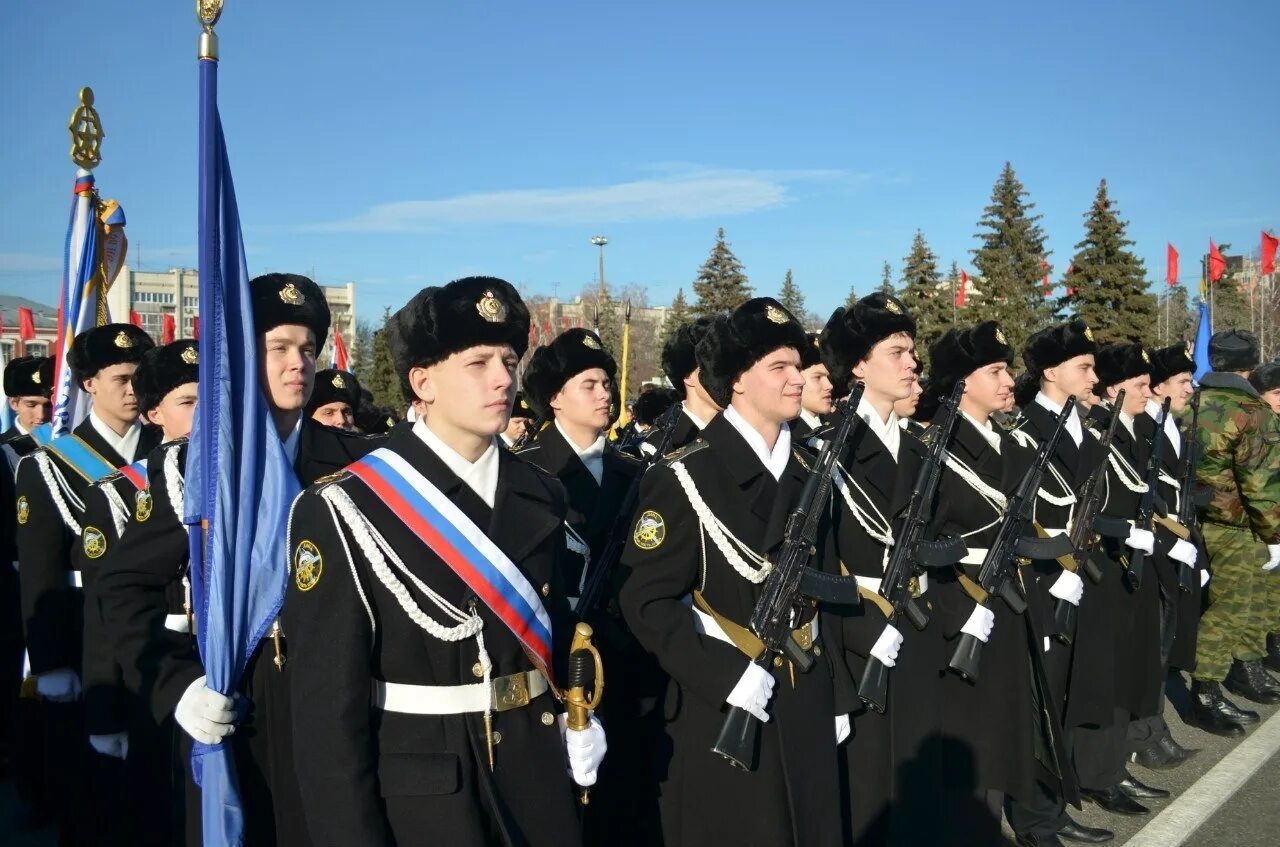 Суворовское военное училище Самара. Суворовское училище участники парада 2003. Военное училище Тольятти. Самара военное училище армия. Город войск военное училище