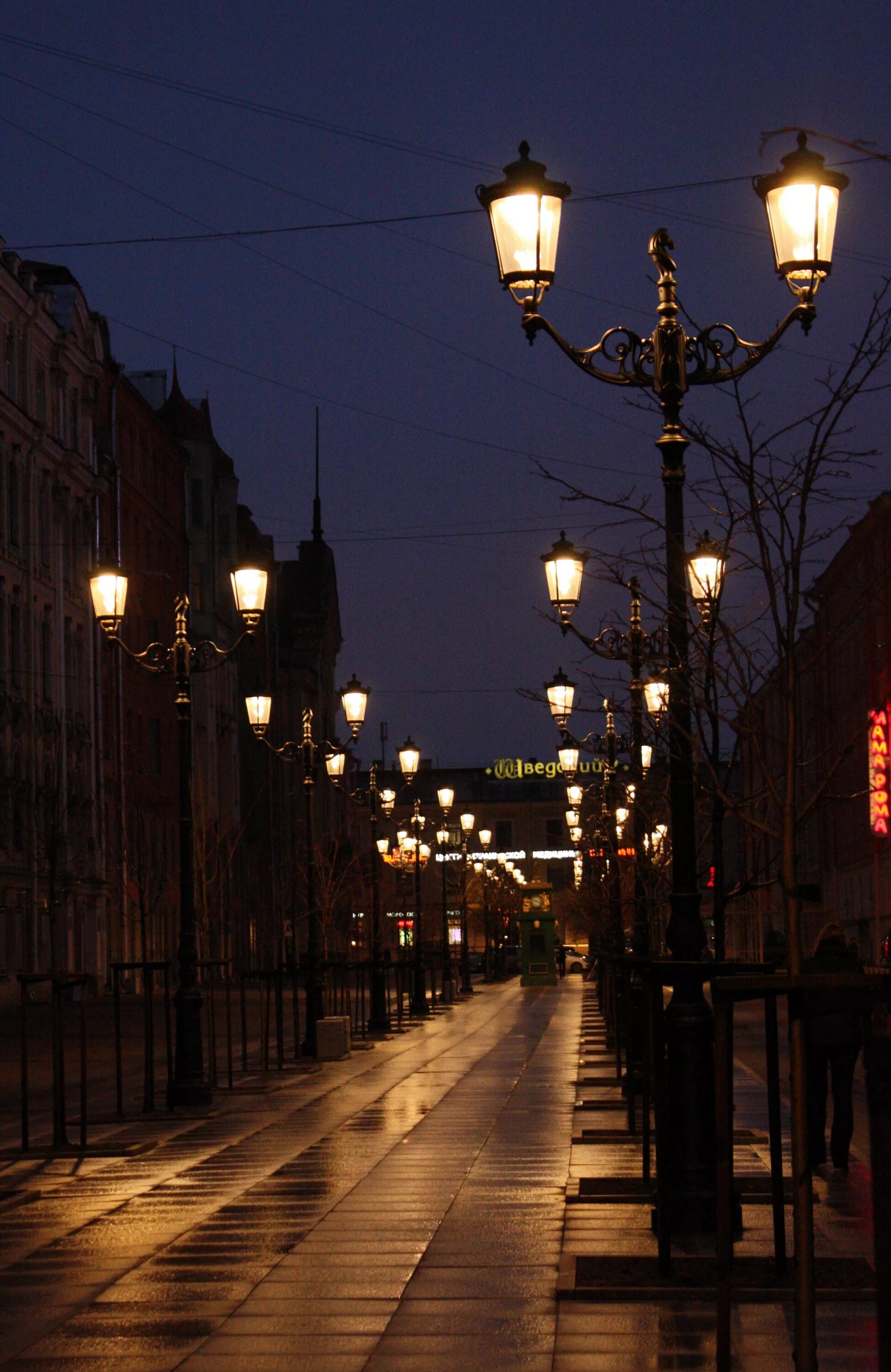 Вечер город фонари. Ночная улица. Вечерняя улица. Ночная улица с фонарями. Город ночью.