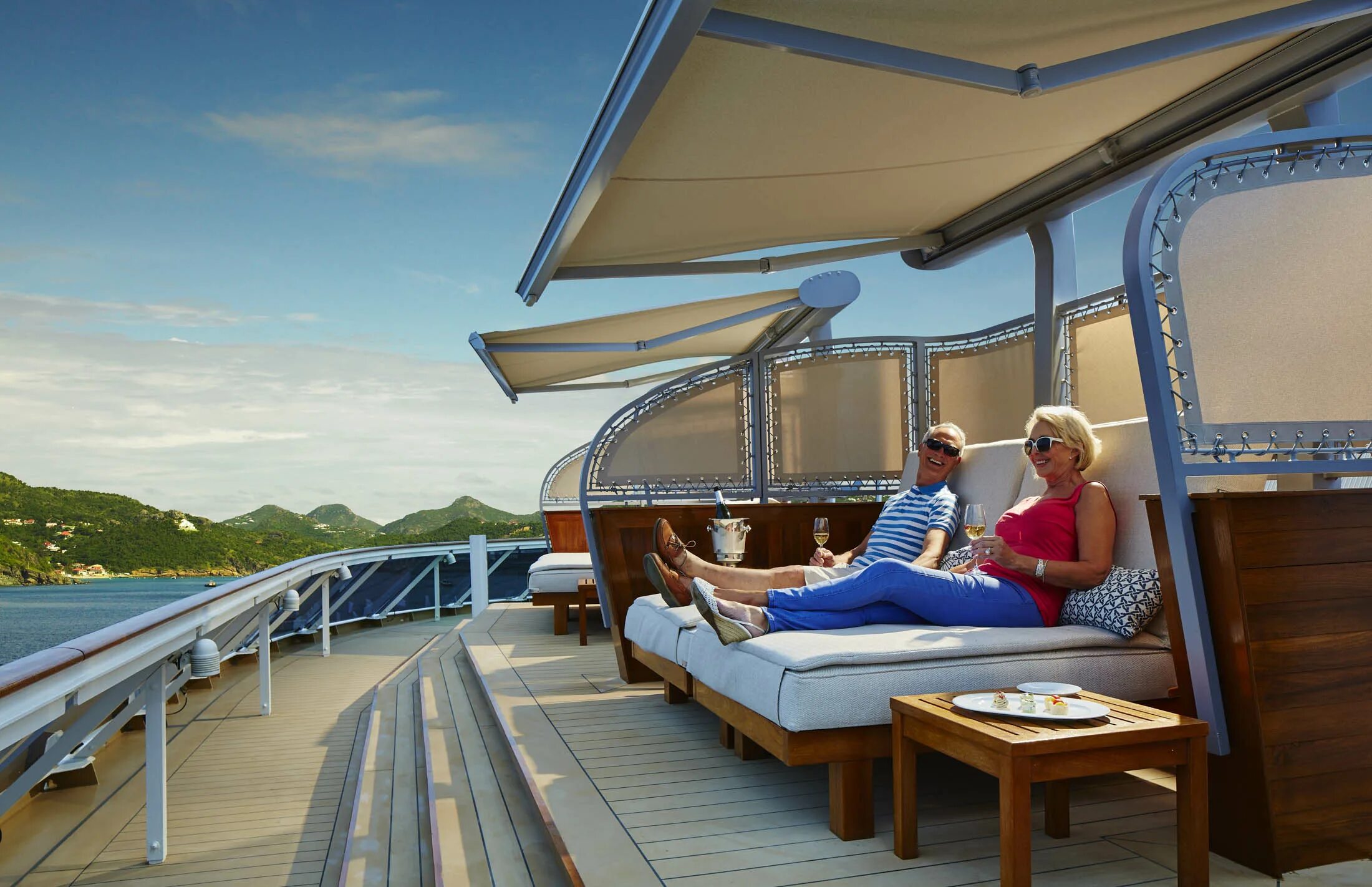 Завтрак на лайнере в каюту. На борту круизного лайнера. Круиз по средиземному морю 2020. Палуба круизного лайнера. Палуба океанского лайнера.