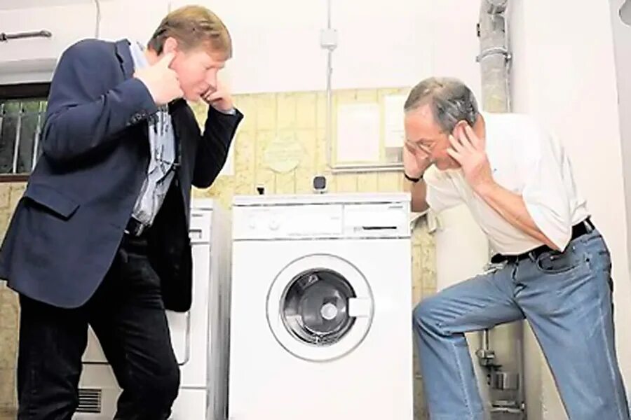 Отжиме стиральная машина сильно гремит. Стиралка шумит. Шум стиральной машины. Стиралка сильно шумит. Стиральная машина сильно шумит.