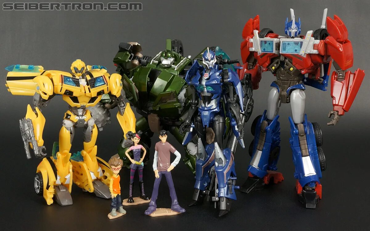 Transformers prime figures. Игрушки из мультфильма трансформеры прайм. transformers prime optimus prime first edition. transformers 2 optimus prime toy. игрушки из мультсериала трансформеры прайм.
