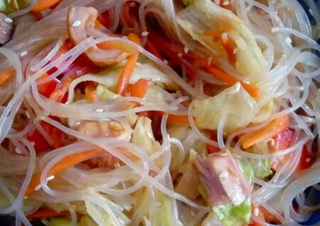 Фунчоза с колбасой и овощами