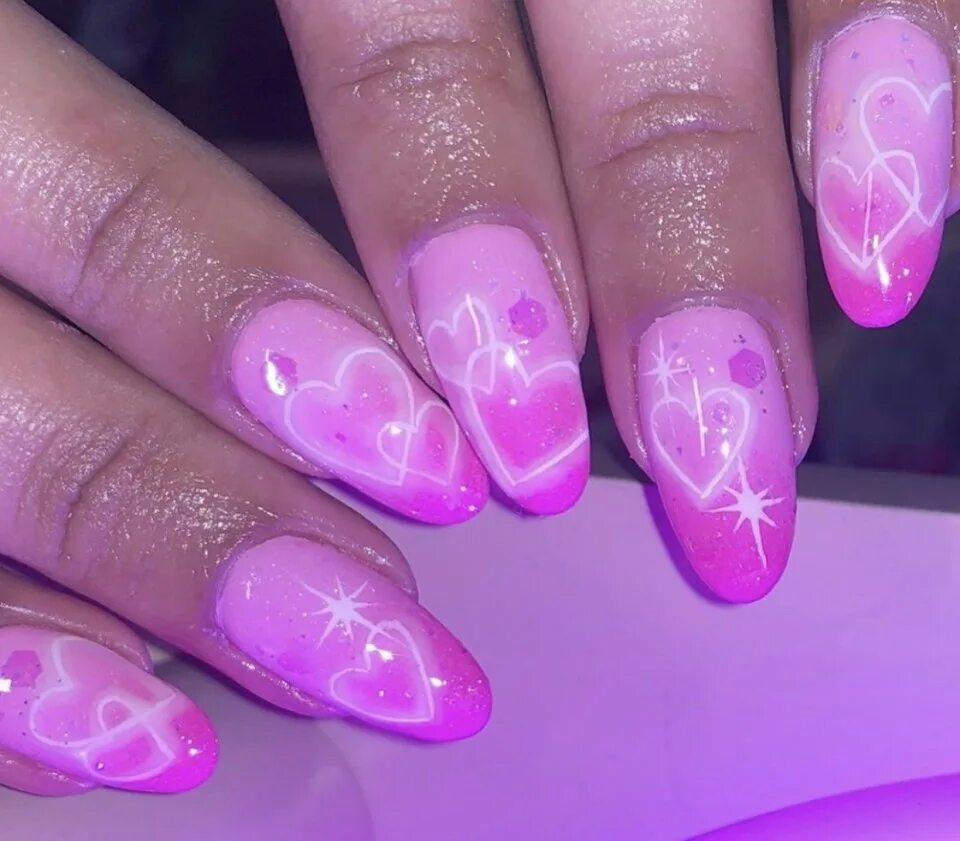 Эстетичные ногти с блёстками. Красные ногти эстетика. Стили длинных ногтей. Ногти y2k. Ногти в стиле братц.