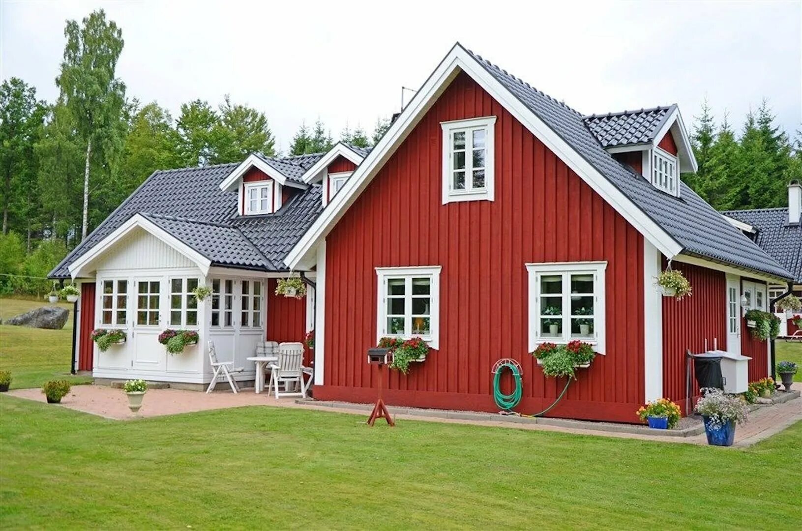 Стоимость покраски дома снаружи. Тиккурила Винха Укко 2690. Финский Сканди дом красный. Винха 2690 (Укко). Тиккурила Винха 2673.