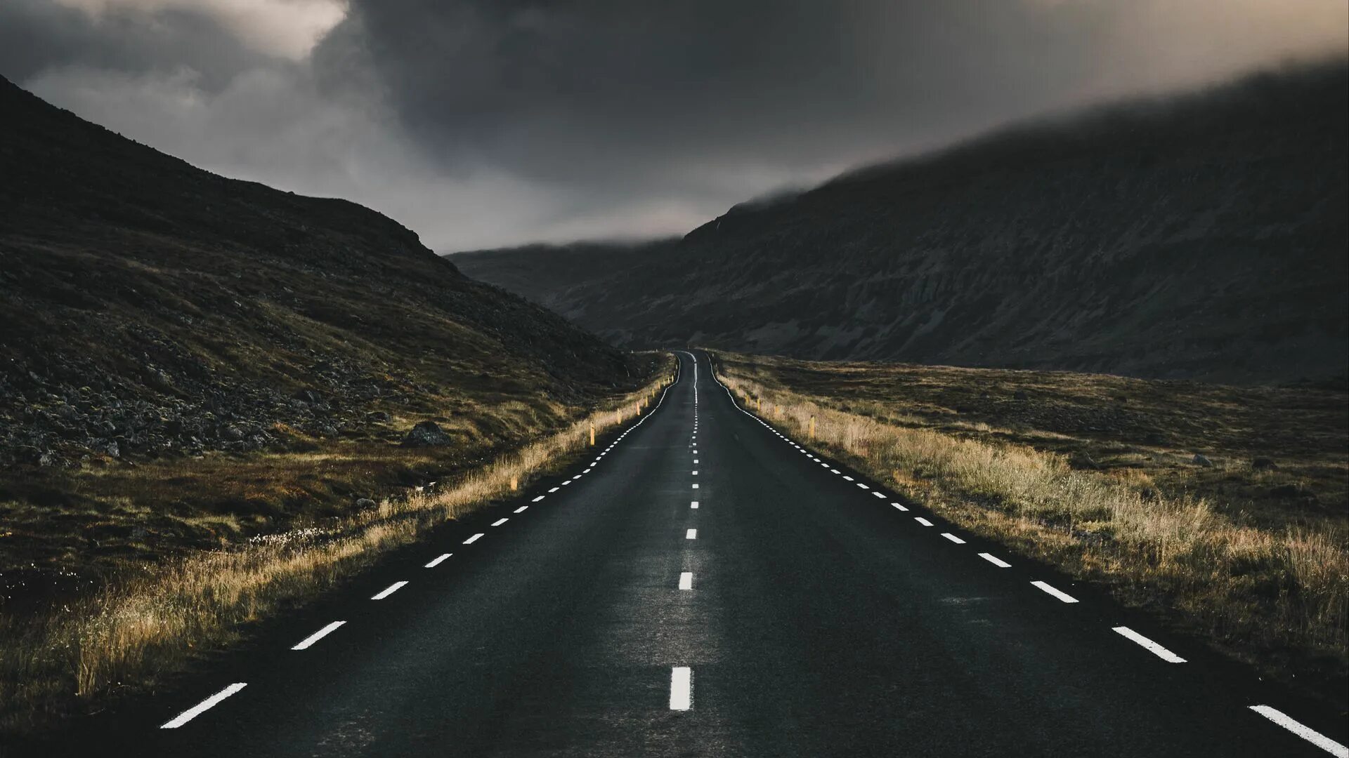 The way of the tears speed up. Красивые дороги. Красивая дорога. Дорога в гору. Фон дорога.